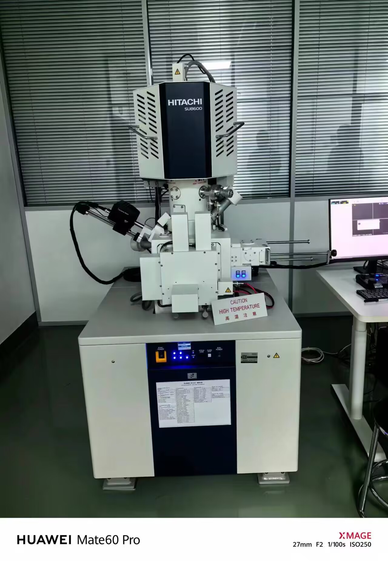 扫描电子显微镜（SEM）中背散射电子成像（BSE）与二次电子成像（SE）对样品几何形貌的反映有何不同？